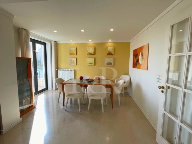 Apartamento T5 para Venda em Campolide Foto 9