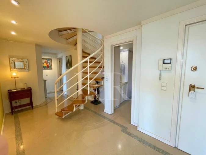 Apartamento T5 para Venda em Campolide Foto 16