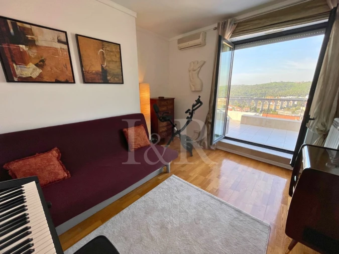 Apartamento T5 para Venda em Campolide Foto 26