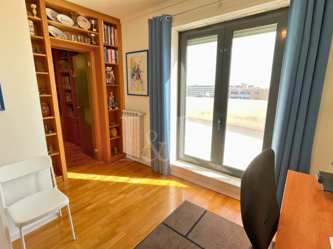 Apartamento T5 para Venda em Campolide Foto 40