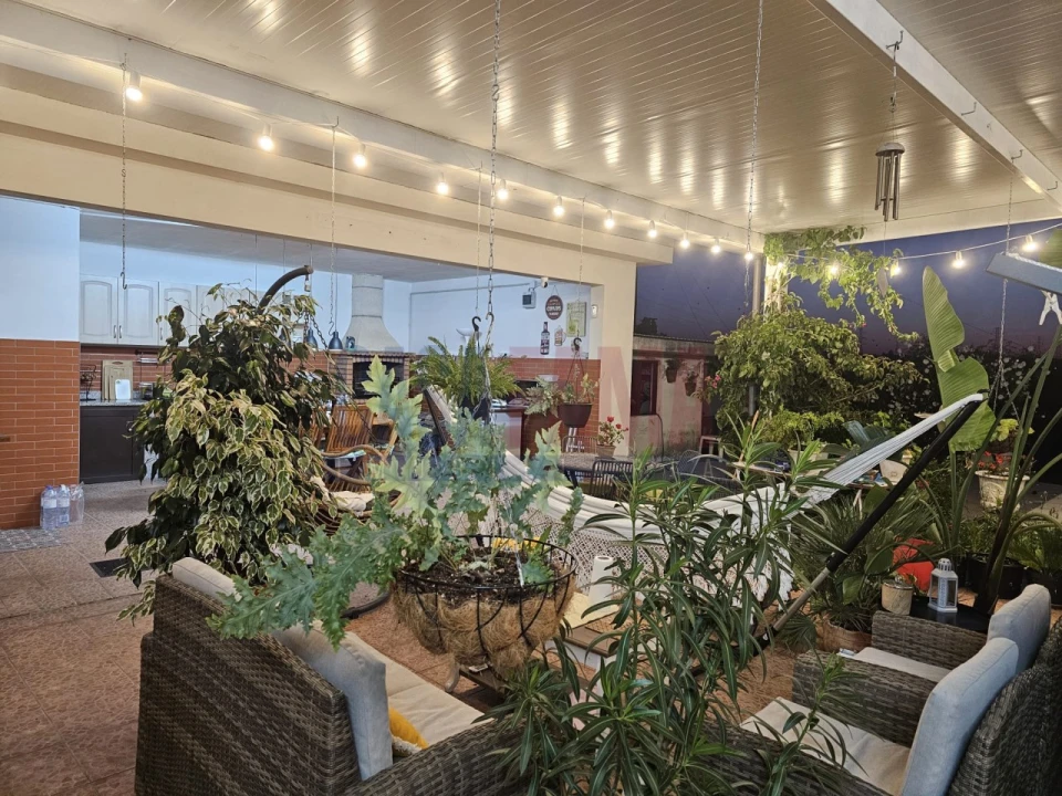 Moradia T4 para Venda em Lago Foto 32