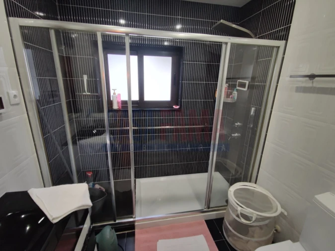 Moradia T4 para Venda em Lago Foto 18