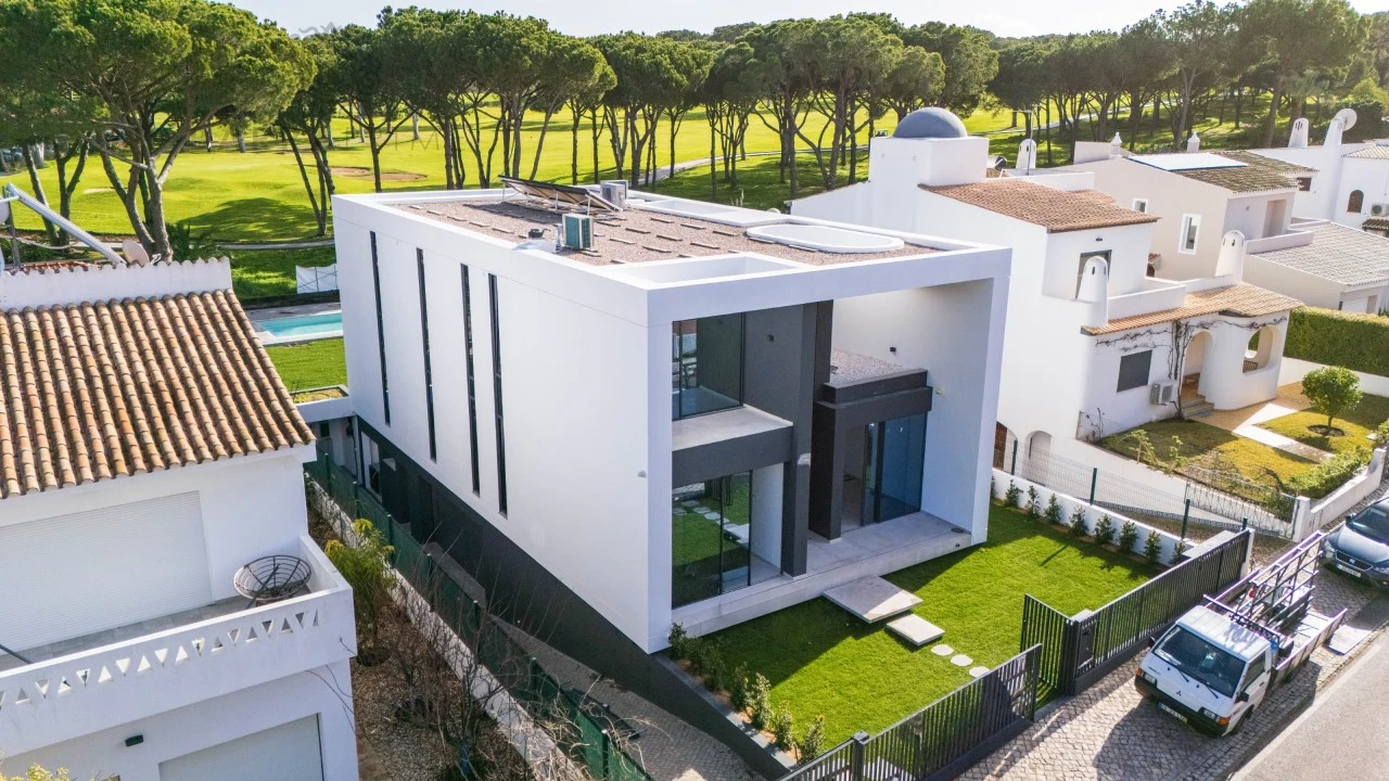 Moradia T4 para Venda em Quarteira Foto 36