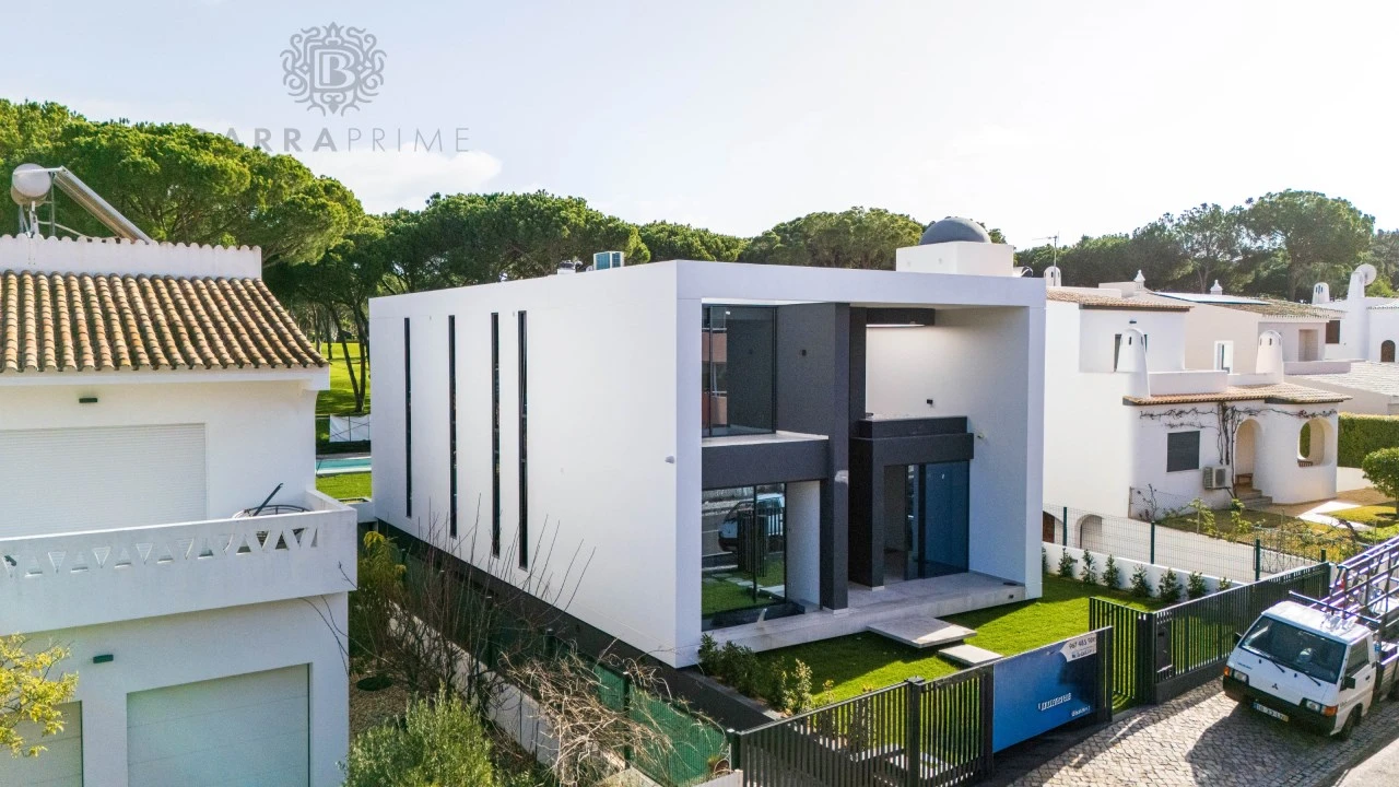 Moradia T4 para Venda em Quarteira Foto 34