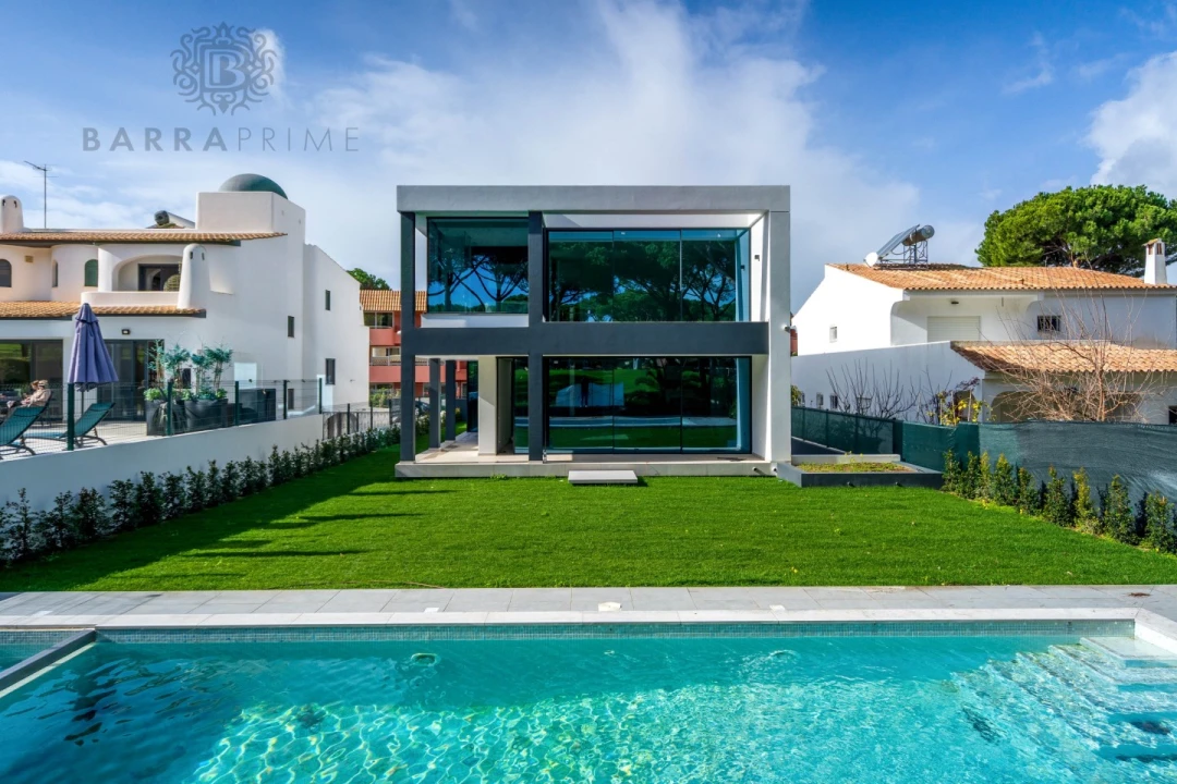 Moradia T4 para Venda em Quarteira Foto 2