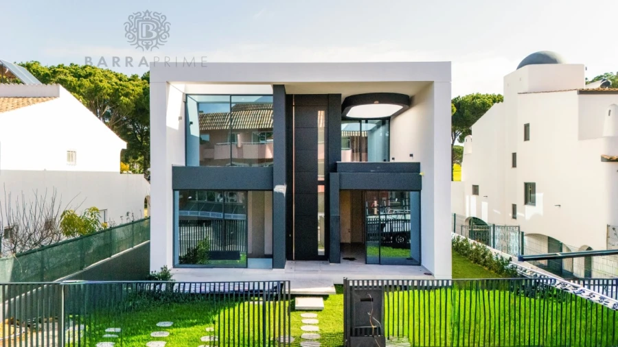 Moradia T4 para Venda em Quarteira Foto 6