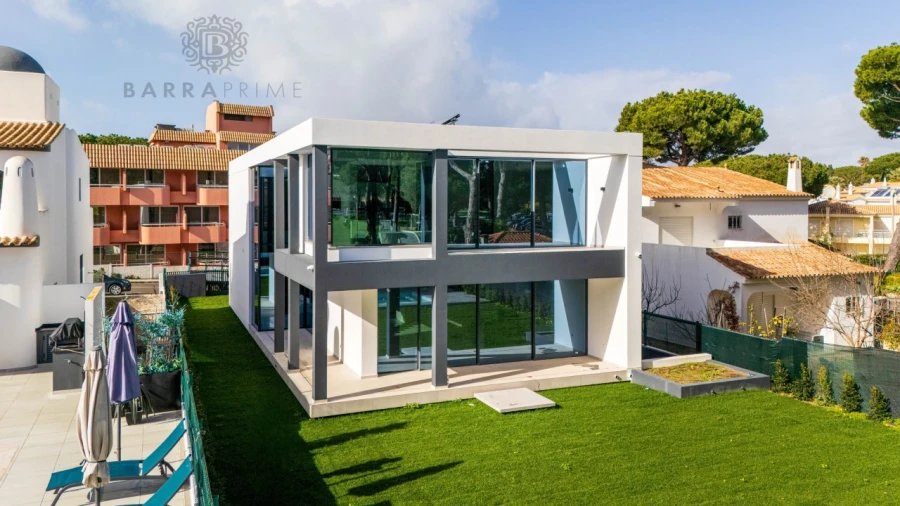 Moradia T4 para Venda em Quarteira Foto 7