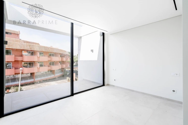 Moradia T4 para Venda em Quarteira Foto 26