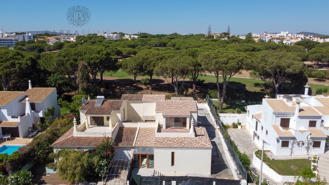 Moradia T4 para Venda em Quarteira Foto 6