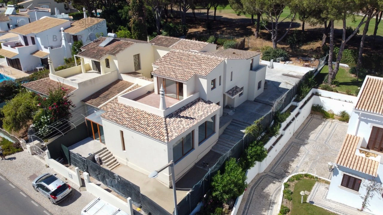 Moradia T4 para Venda em Quarteira Foto 7