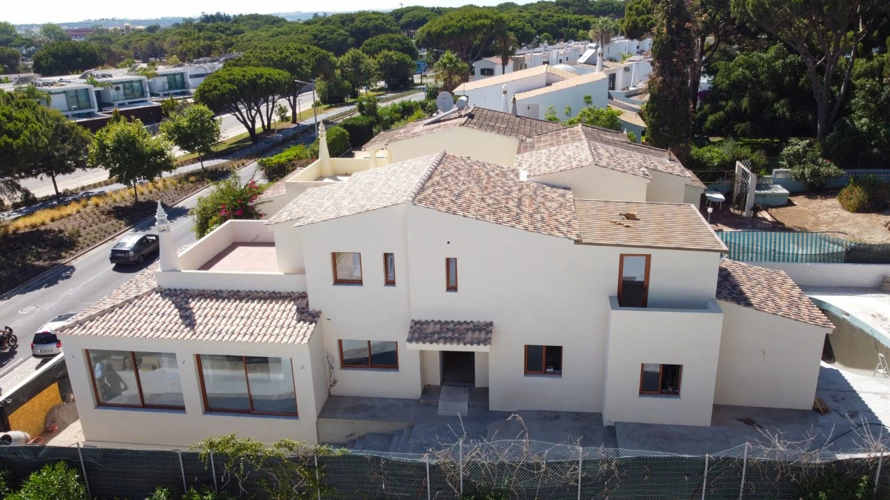 Moradia T4 para Venda em Quarteira Foto 8