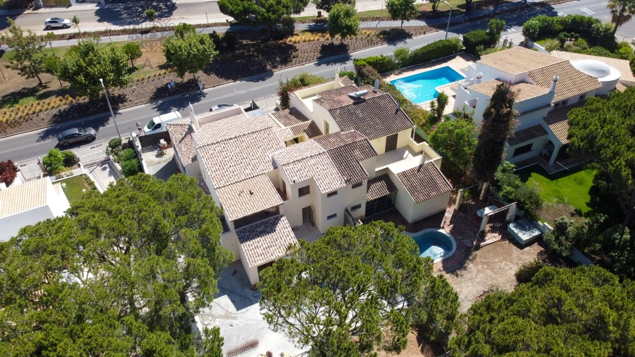 Moradia T4 para Venda em Quarteira Foto 9