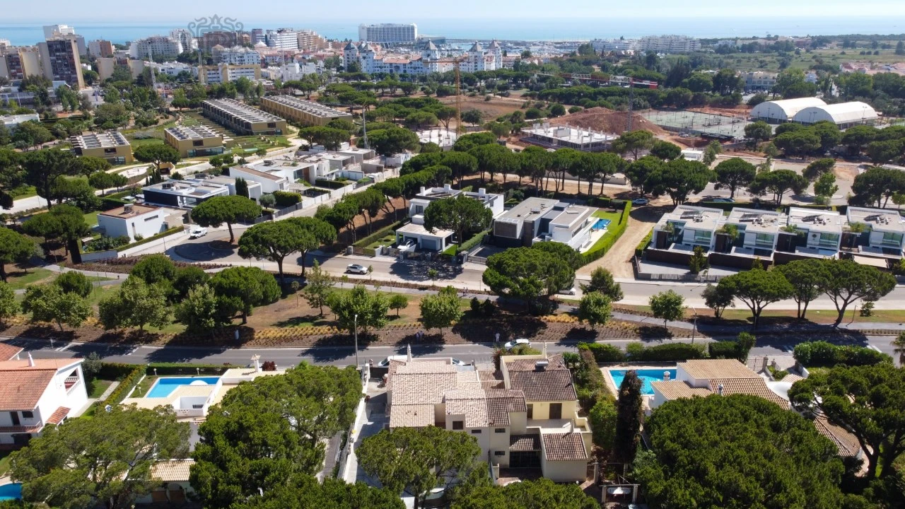 Moradia T4 para Venda em Quarteira Foto 11