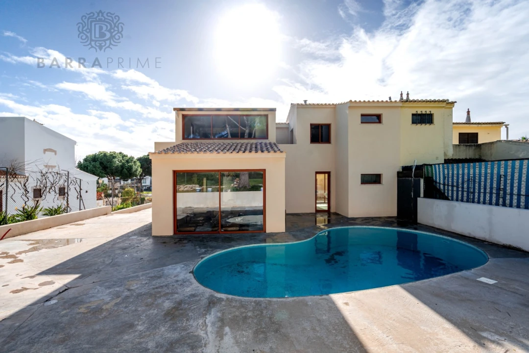 Moradia T4 para Venda em Quarteira Foto 1