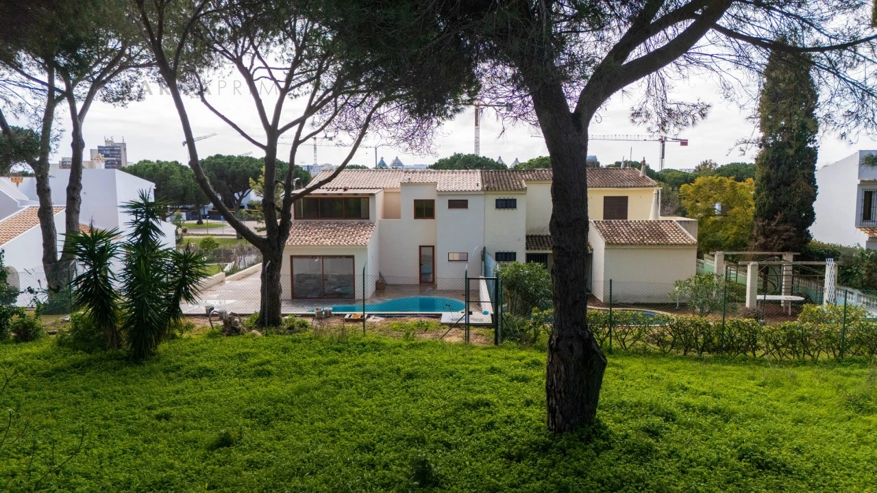 Moradia T4 para Venda em Quarteira Foto 22