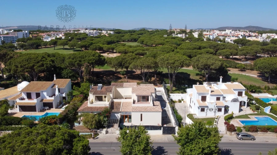 Moradia T4 para Venda em Quarteira Foto 5