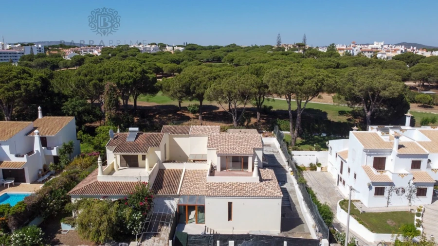 Moradia T4 para Venda em Quarteira Foto 6