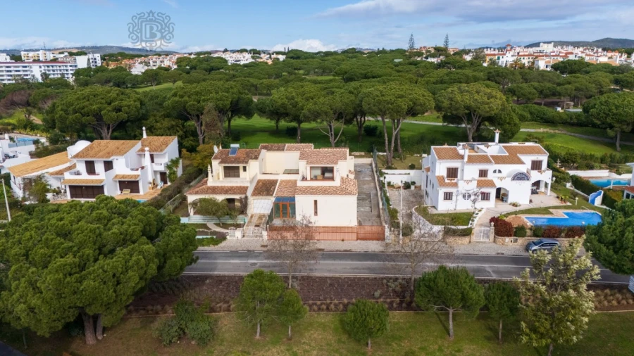 Moradia T4 para Venda em Quarteira Foto 19