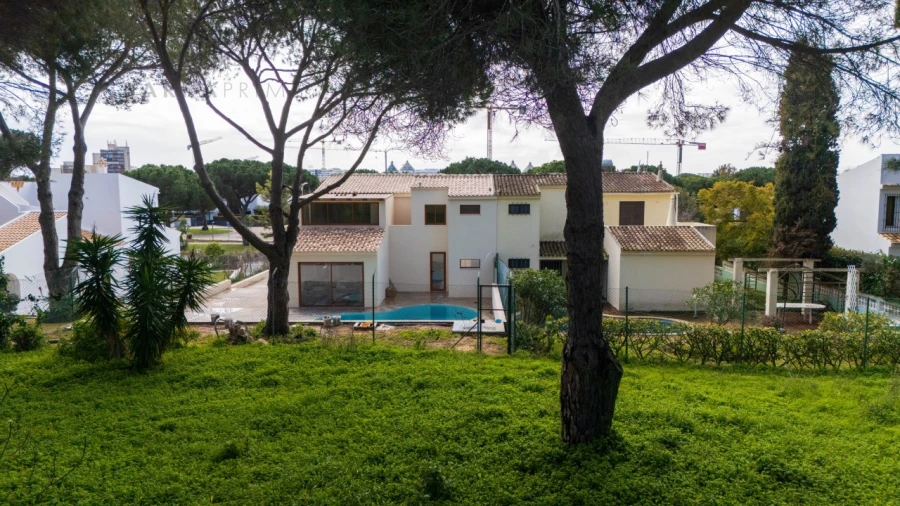 Moradia T4 para Venda em Quarteira Foto 22