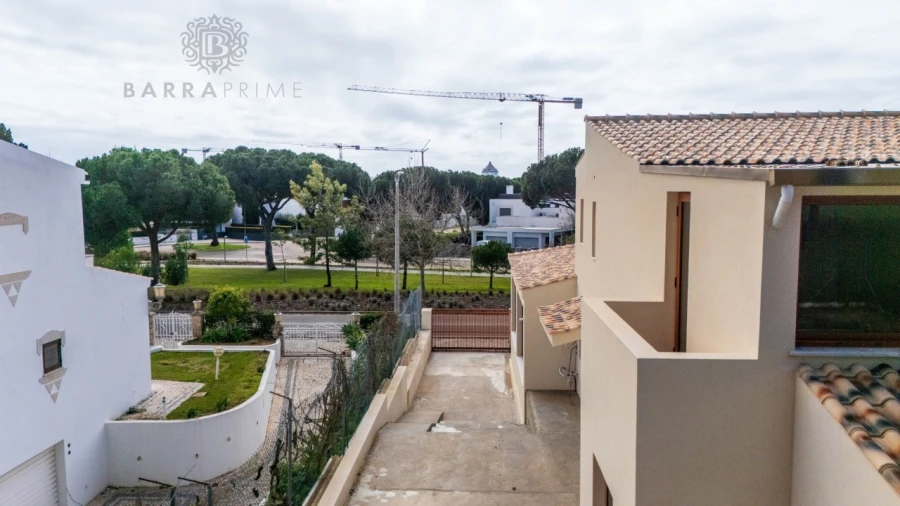 Moradia T4 para Venda em Quarteira Foto 25