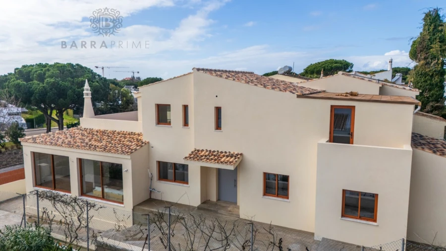 Moradia T4 para Venda em Quarteira Foto 26