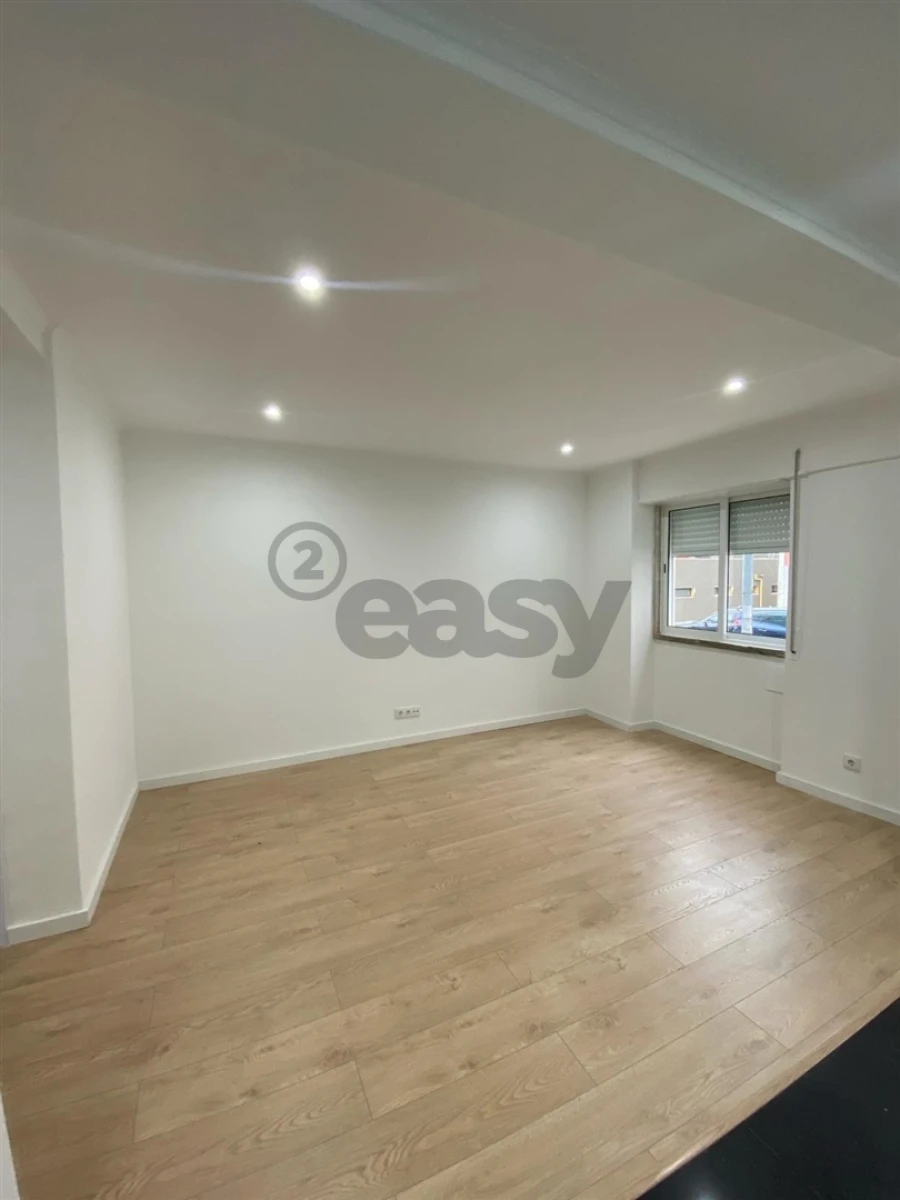 Apartamento T2 para Venda em Falagueira-Venda Nova Foto 2