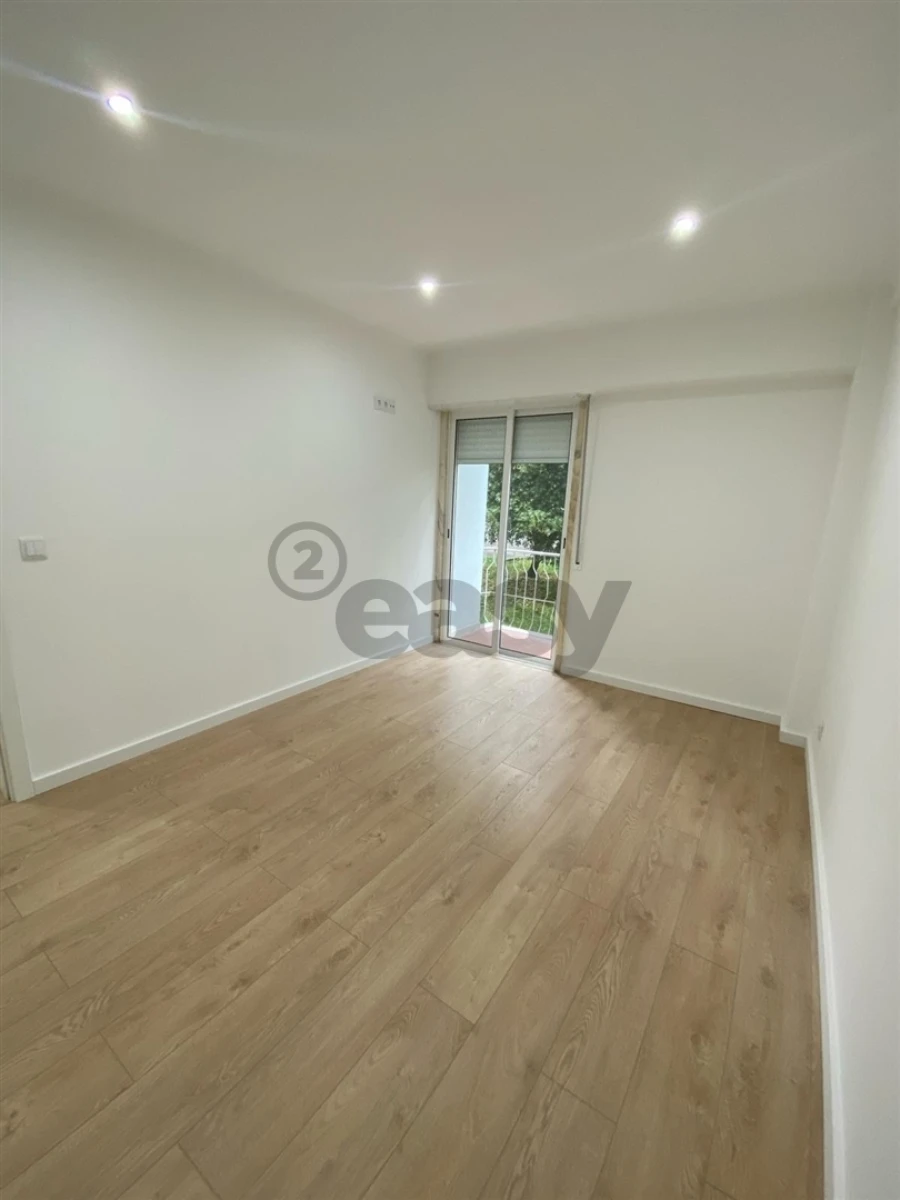 Apartamento T2 para Venda em Falagueira-Venda Nova Foto 3