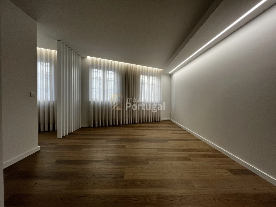 Apartamento T2 para Arrendamento em Braga (Maximinos, Sé e Cividade) Foto 2