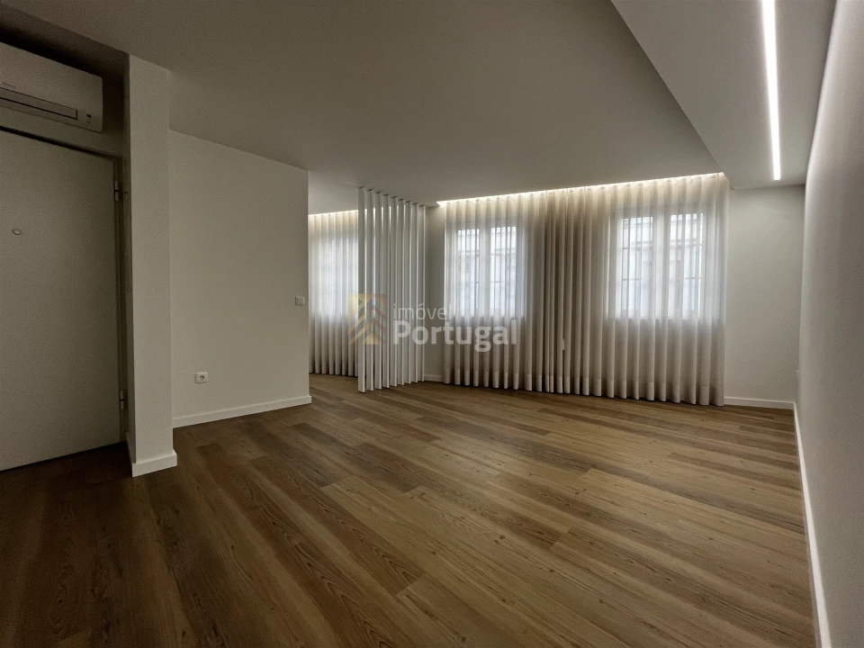 Apartamento T2 para Arrendamento em Braga (Maximinos, Sé e Cividade) Foto 1