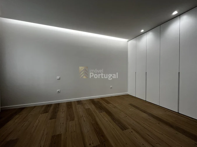 Apartamento T2 para Arrendamento em Braga (Maximinos, Sé e Cividade) Foto 10