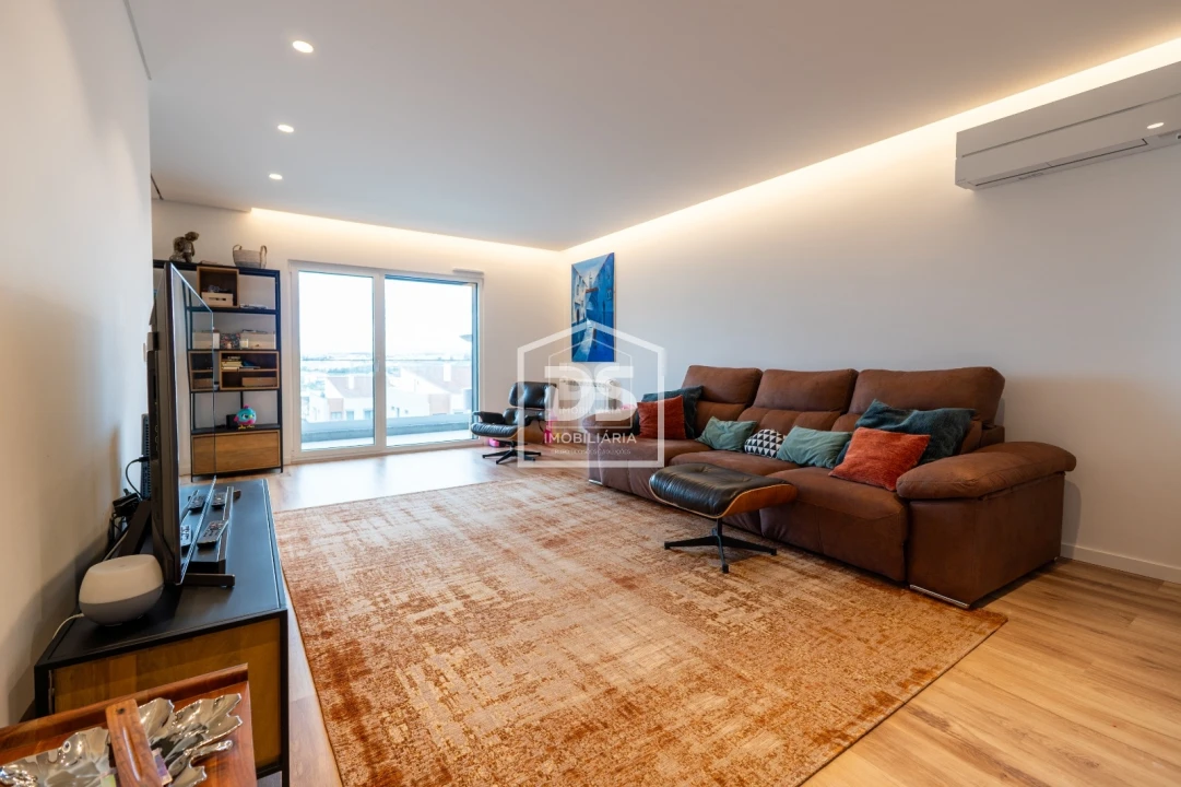 Apartamento T3 para Venda em Parceiros e Azoia Foto 3