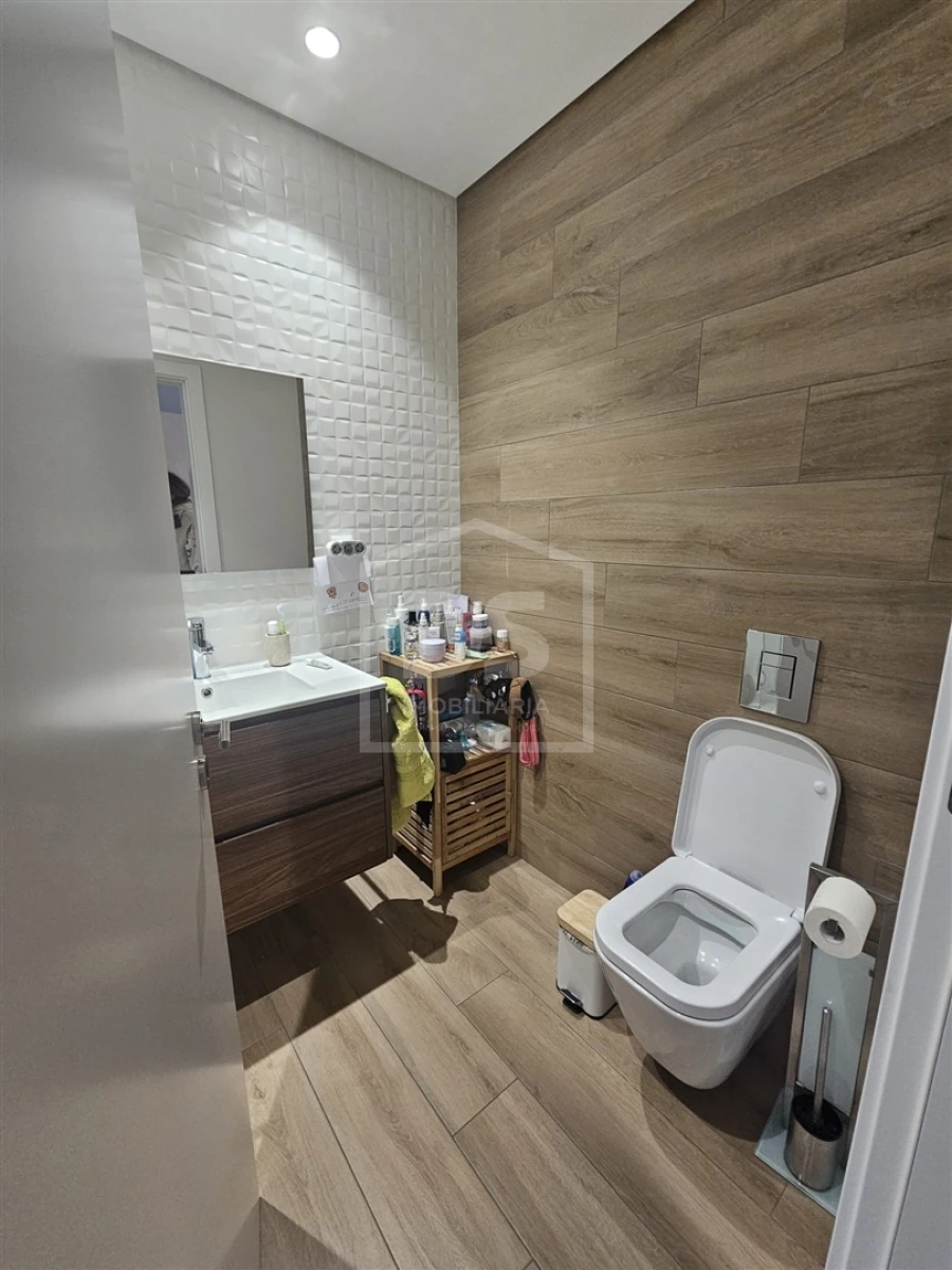 Apartamento T3 para Venda em Parceiros e Azoia Foto 17