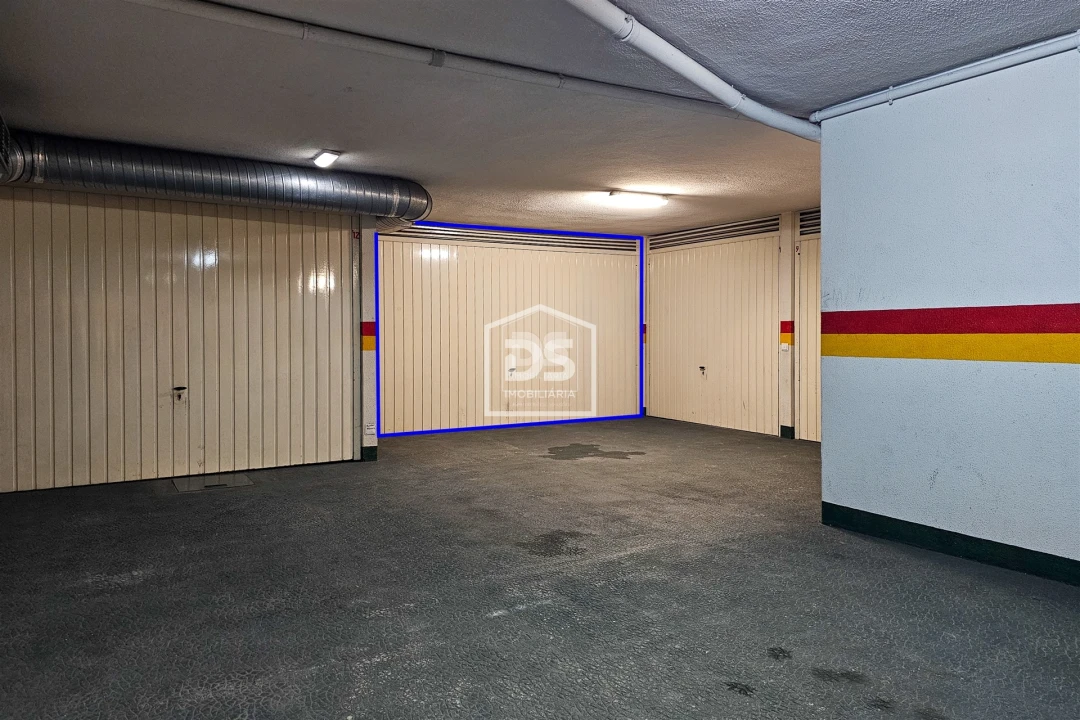 Apartamento T6 para Venda em Santo Antonio dos Olivais Foto 11