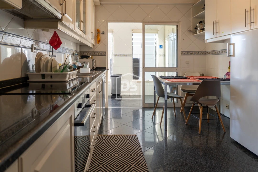 Apartamento T6 para Venda em Santo Antonio dos Olivais Foto 6