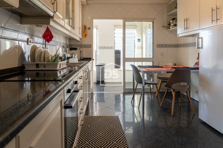 Apartamento T6 para Venda em Santo Antonio dos Olivais Foto 6