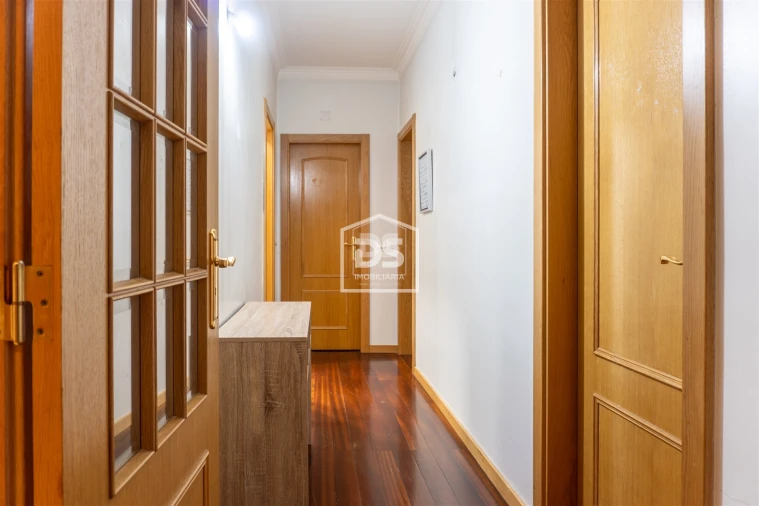 Apartamento T6 para Venda em Santo Antonio dos Olivais Foto 4