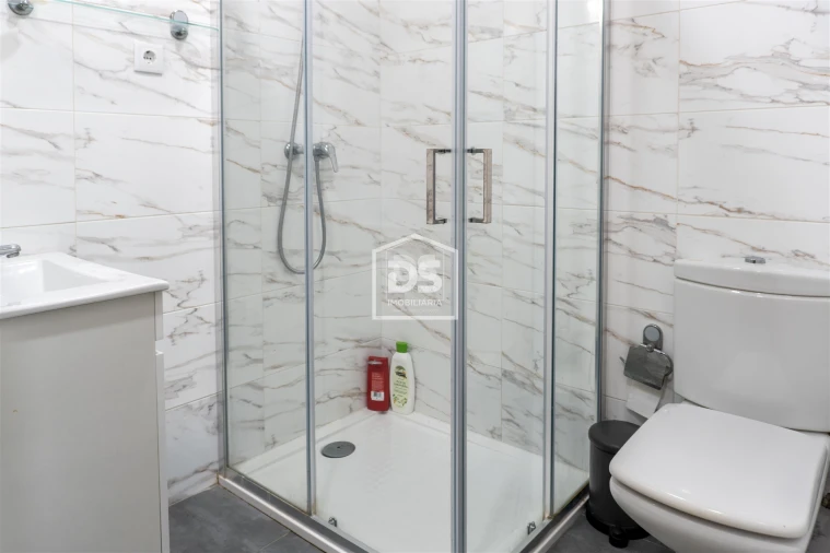 Apartamento T6 para Venda em Santo Antonio dos Olivais Foto 5