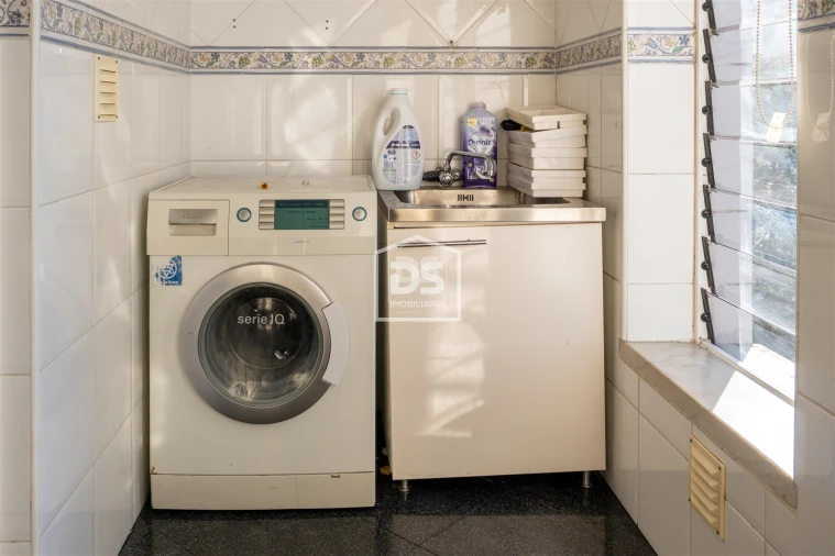 Apartamento T6 para Venda em Santo Antonio dos Olivais Foto 8