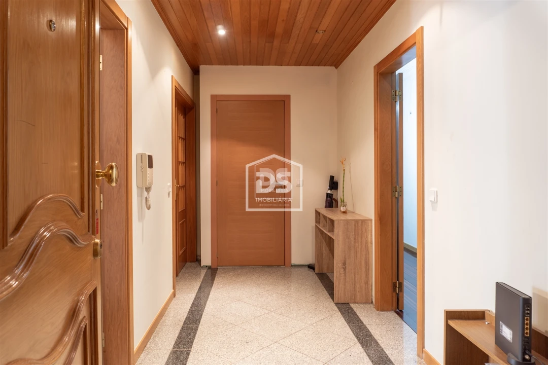 Apartamento T6 para Venda em Santo Antonio dos Olivais Foto 2