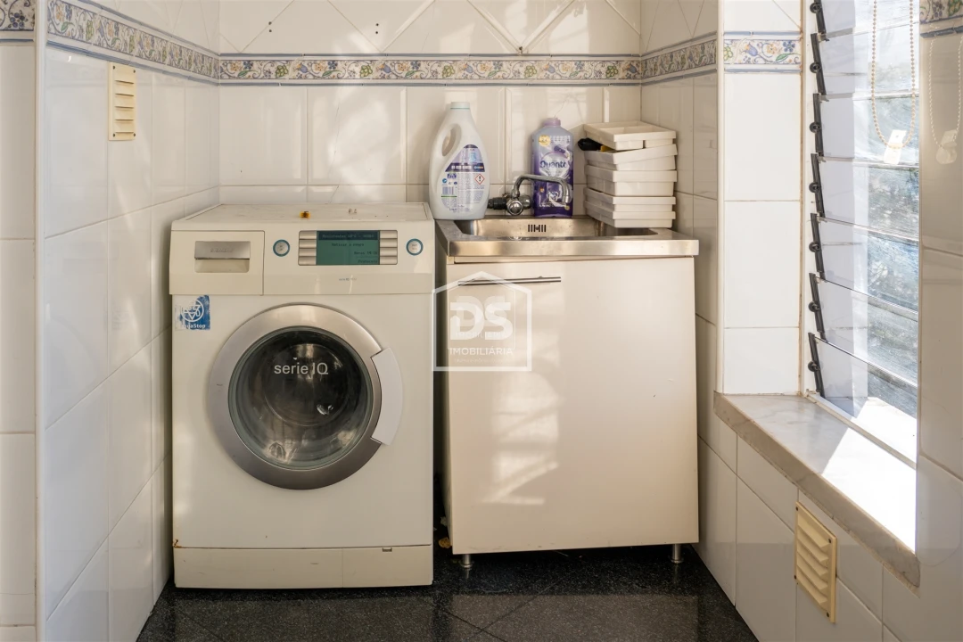 Apartamento T6 para Venda em Santo Antonio dos Olivais Foto 8