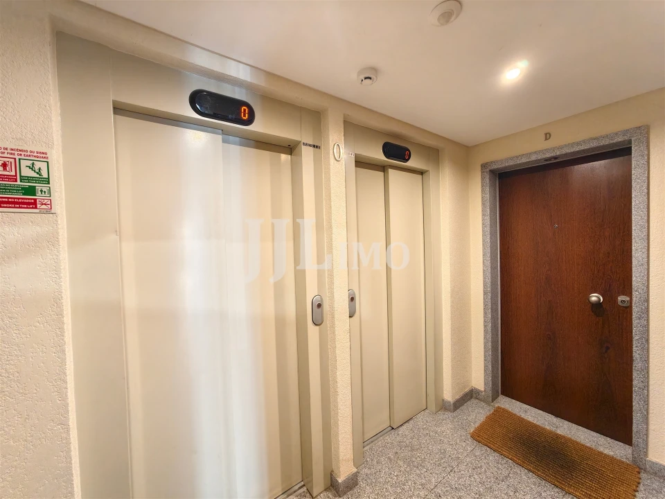 Apartamento T3 para Venda em Carcavelos e Parede Foto 34