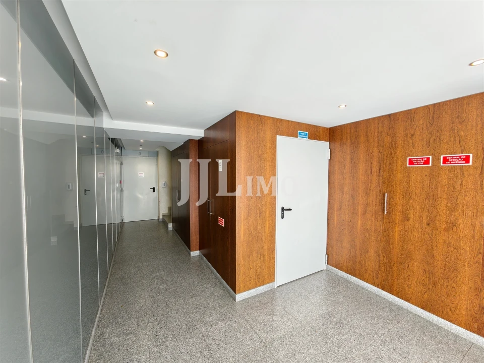 Apartamento T3 para Venda em Carcavelos e Parede Foto 32
