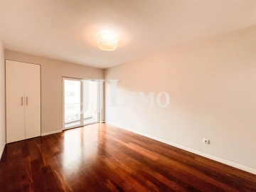Apartamento T3 para Venda em Carcavelos e Parede