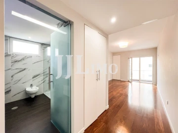 Apartamento T3 para Venda em Carcavelos e Parede