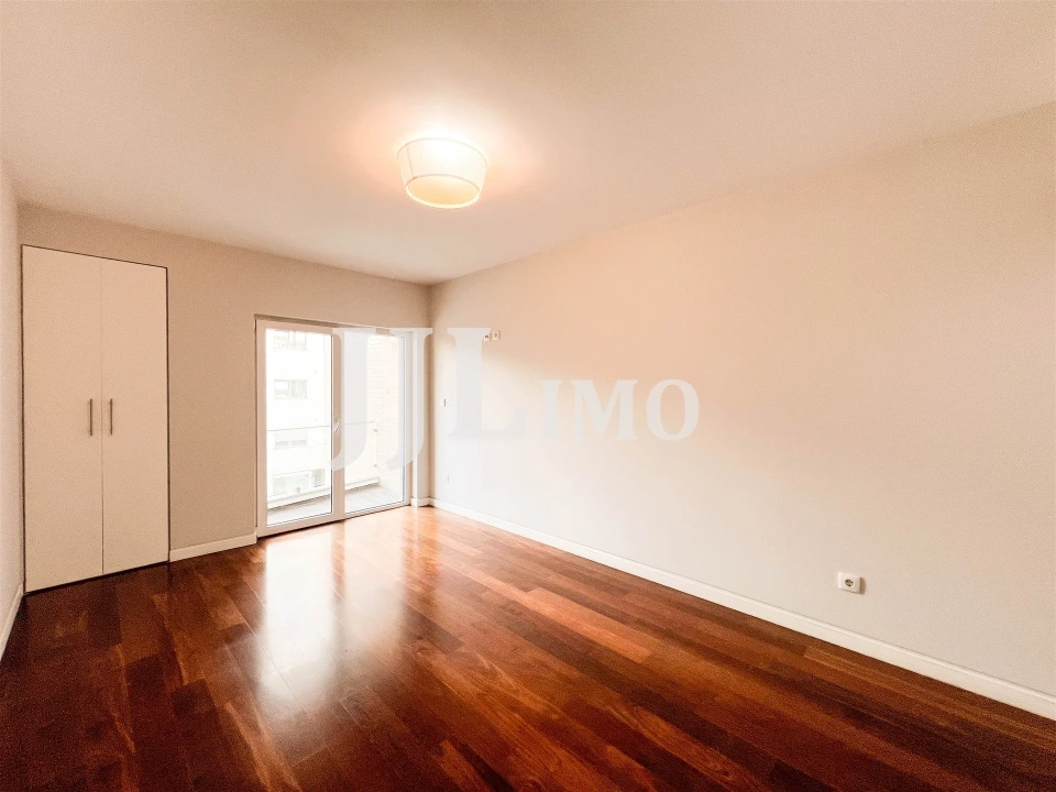 Apartamento T3 para Venda em Carcavelos e Parede Foto 35