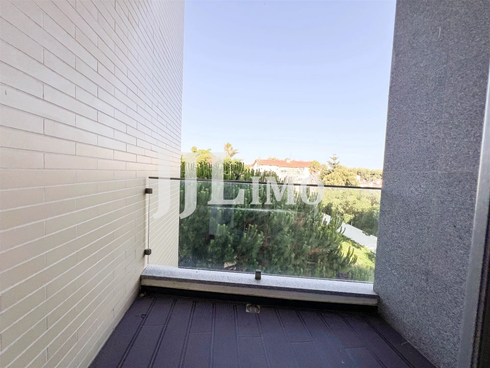 Apartamento T3 para Venda em Carcavelos e Parede Foto 17