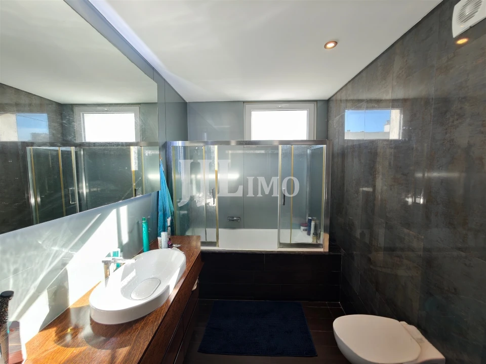 Apartamento T3 para Venda em Carcavelos e Parede Foto 11