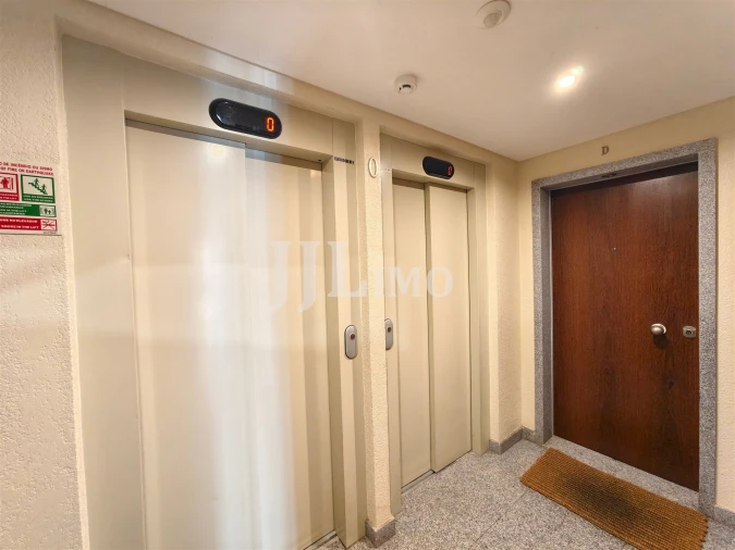 Apartamento T3 para Venda em Carcavelos e Parede Foto 34