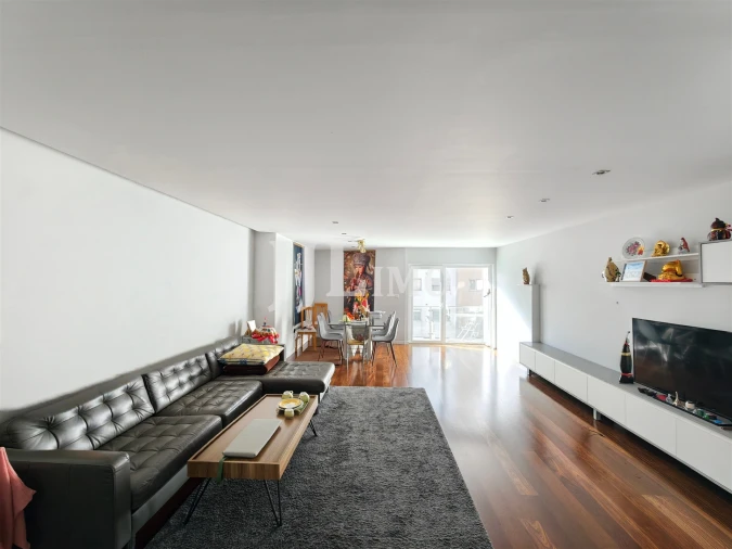 Apartamento T3 para Venda em Carcavelos e Parede Foto 1