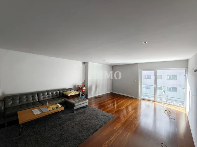 Apartamento T3 para Venda em Carcavelos e Parede Foto 8
